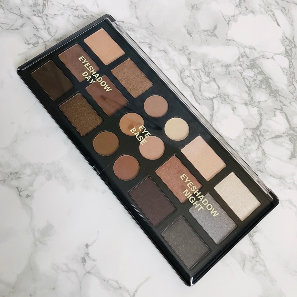 Max studios 18 eyeshadow collection
